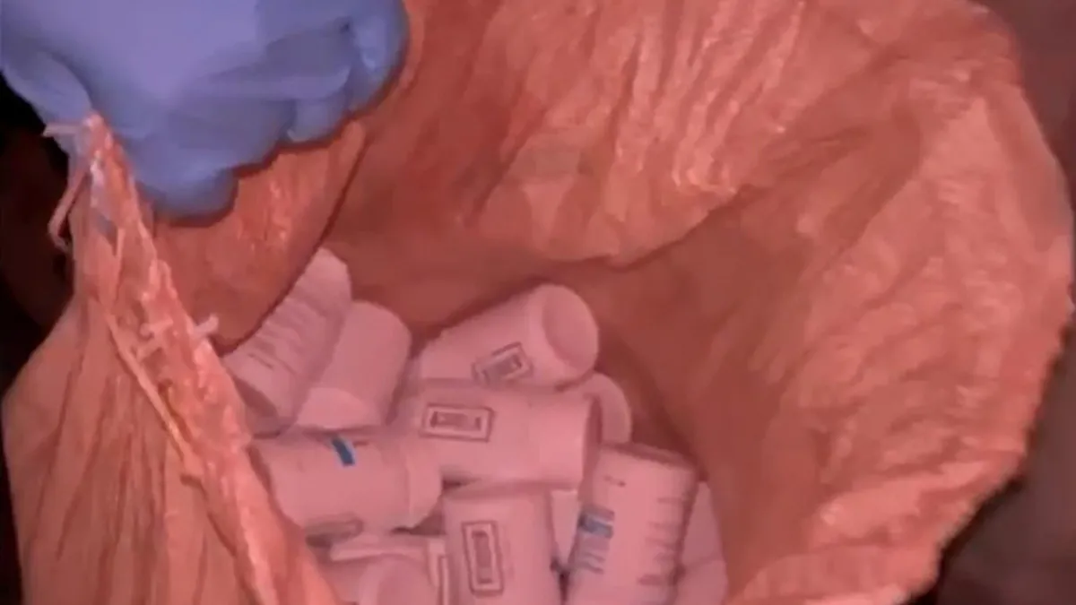 Ahıra gizlenen 53 bin 872 sentetik ecza hapı ele geçirildi