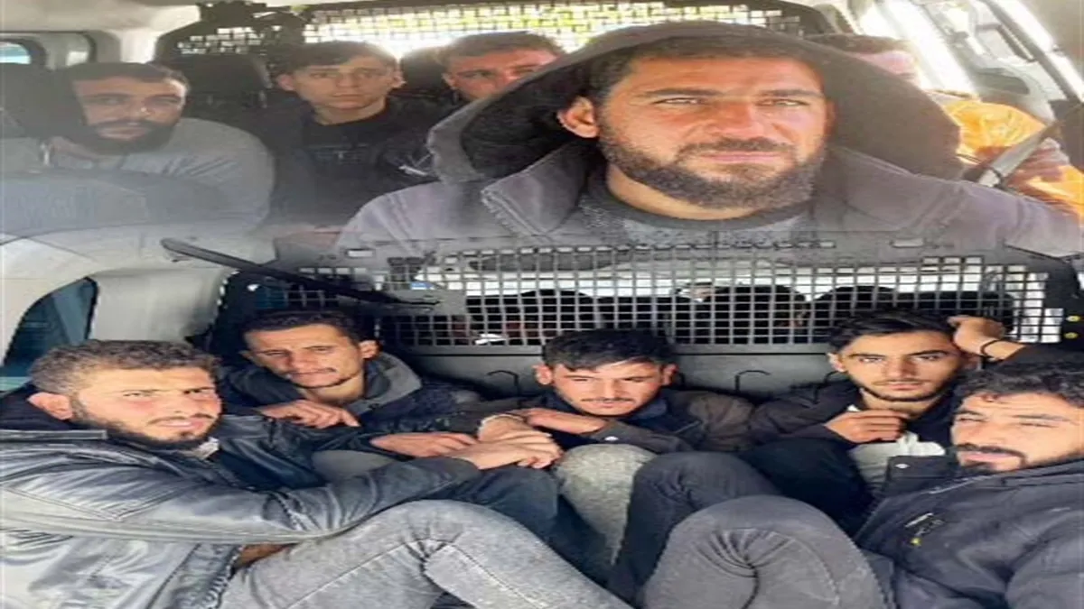 Hatay'da şüphe üzerine durdurulan araçta 11 kaçak göçmen yakalandı