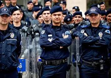 Polise 24 maaş taltif