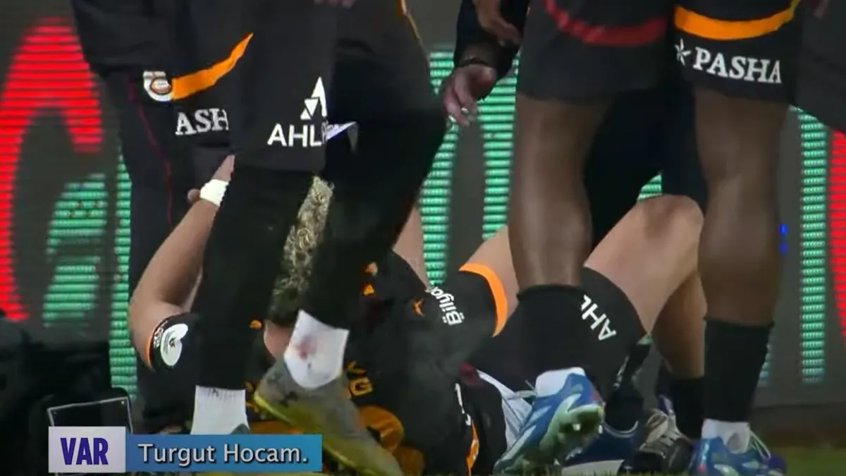 Sivasspor - Galatasaray maçında VAR kayıtları açıklandı! Barış Alper Yılmaz ve Rey Manaj pozisyonunda ne konuşuldu?