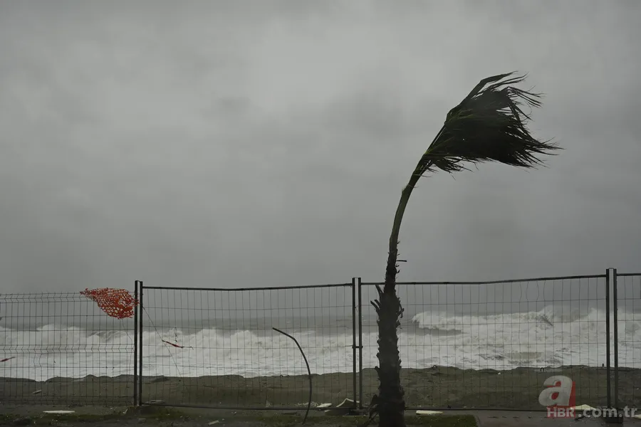Sağanak ve fırtına 80 km hızla radara yansıdı! 20 ilde sarı kod: İstanbul, Ankara, İzmir 12