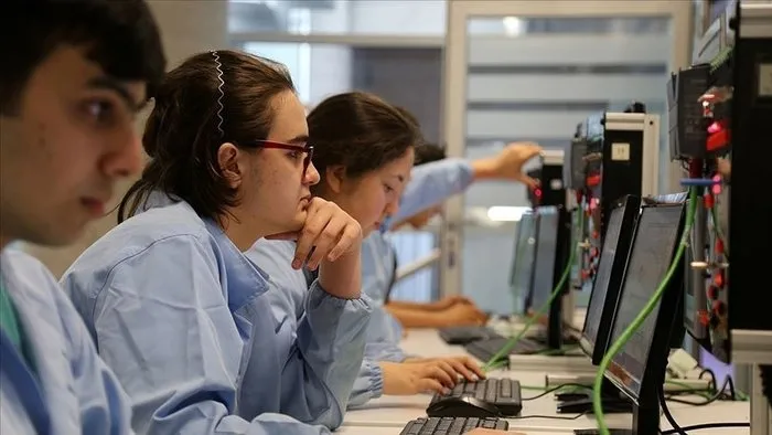 Son dakika: Milli Eğitim Bakanı Mahmut Özer açıkladı! Lise ve üniversite mezunlarına istihdam garantili yeni eğitim programı