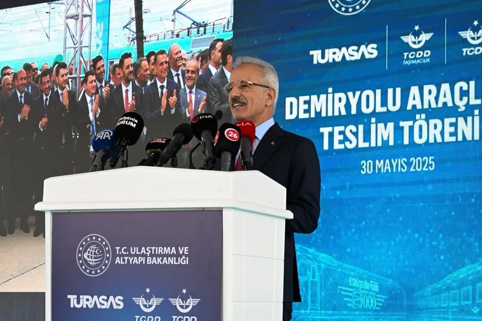 Yerli lokomotif dünya pazarına açıldı! İlk ihracat Tanzanya'ya... - 1