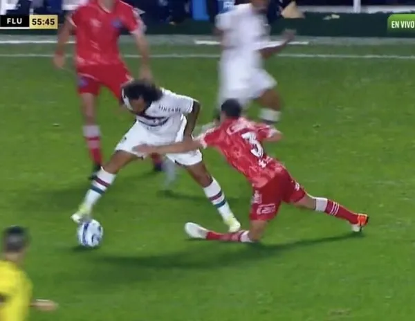 1690971075982.jpeg Marcelo, rakibinin ayağını kırdı! Sahayı ağlayarak terk etti