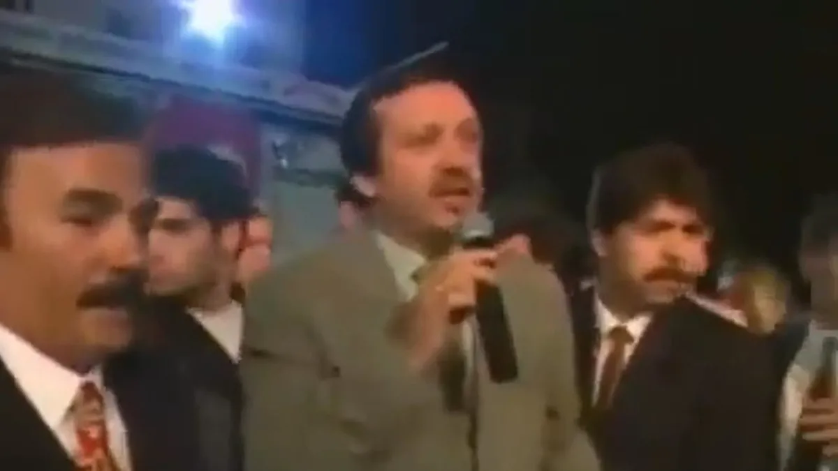 Arşiv görüntüleri ortaya çıktı! İşte Başkan Erdoğan'ın Ferdi Tayfur'a plaket takdim ettiği anlar...