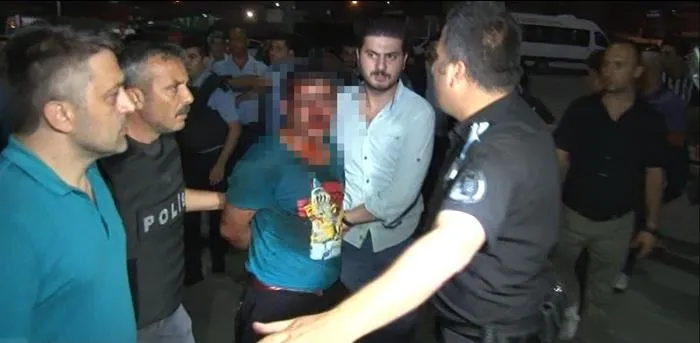 Yenikapı Metro İstasyonu'nda madde bağımlısı dehşet saçtı: 2 yaralı - 1