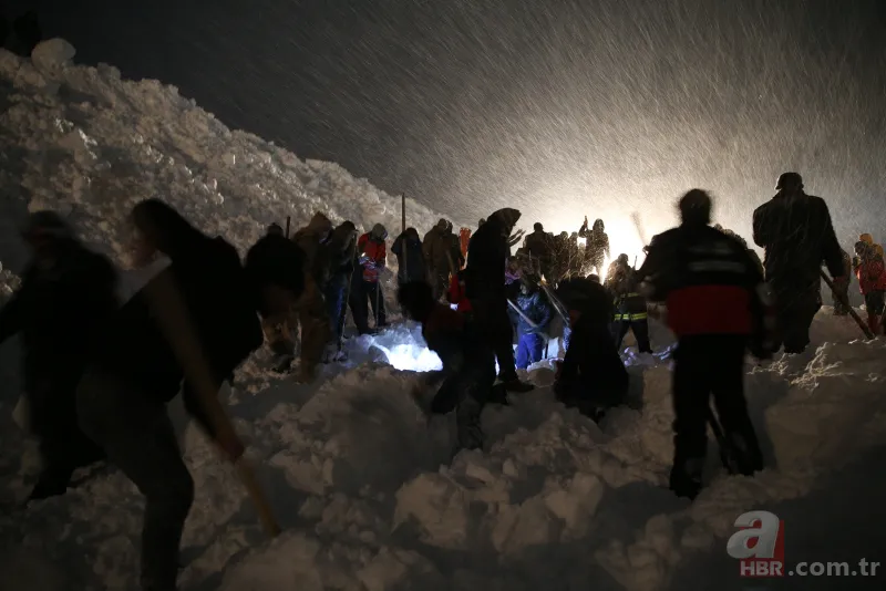 Son dakika: Van'da minibüsün üzerine çığ düştü! Olay yerinden ilk görüntüler... 6