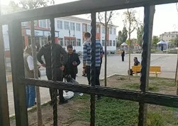 Van'da kız öğrenci okula pompalı tüfekle geldi! Öğretmen ve veliler müdahale etti