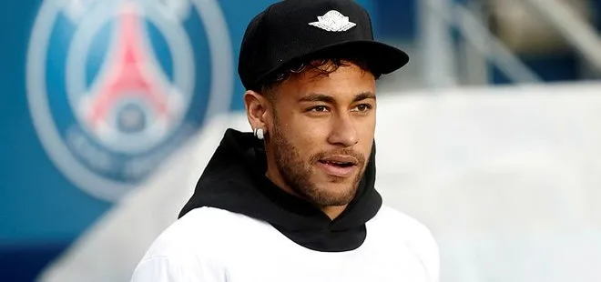Yıldız futbolcu Neymar, Paris Saint-Germain’de kalıyor