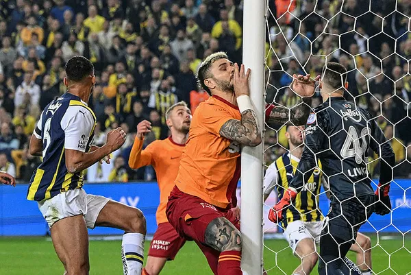 1703662358213.jpg Galatasaray-Fenerbahçe Süper Kupa maçının muhtemel 11'leri belli oldu! Okan Buruk ve İsmail Kartal'dan sürpriz hazırlığı... - 4