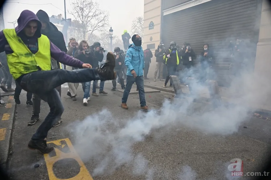 Fransa'da Macron için 'diktatör' sloganları 21