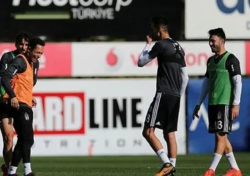 Beşiktaş 4 isimle yollarını ayırıyor