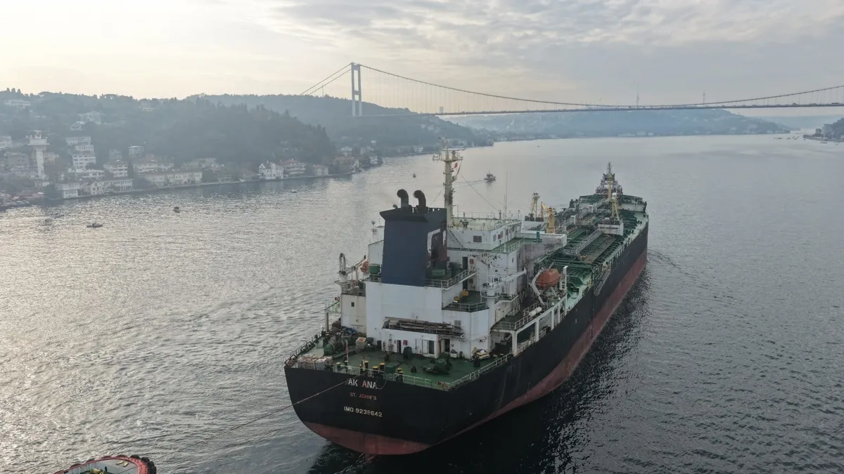 Dron saldırısına uğrayan AK ANA tankerinin geçişi havadan görüntülendi