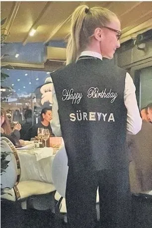 sosyetede-dugun-gibi-kutlama-sureyya-yalcina-esinden-buyuk-surpriz-1766216998100.jpeg Kaynak: SABAH