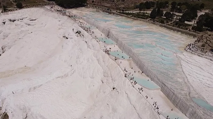 pamukkaleye-ziyaretci-akini-50-bini-asti-1712841065892.jpeg Pamukkale'ye ziyaretçi akını! 50 bini aştı - 3