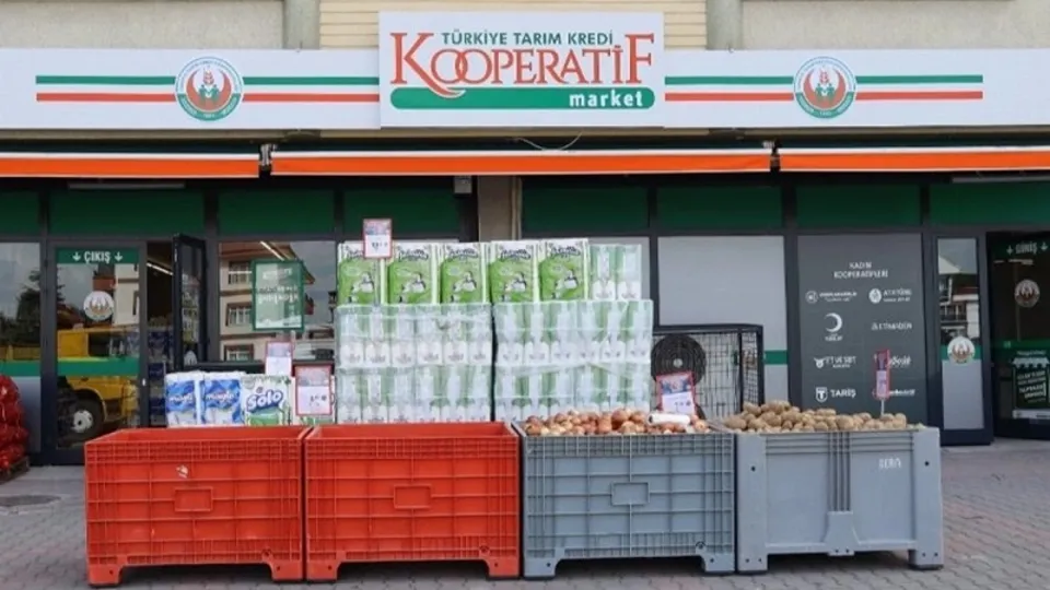 Tarım Kredi Market haftanın indirimleri bugün bitiyor! Tiryaki Çay 96,90 TL, Dibek Kahvesi 36,90 TL, Yağ çöz 28,90 TL, Mutfak Temizleyici 34,90 TL, fiyata satışta