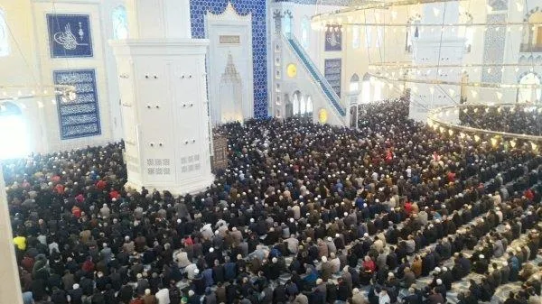Çamlıca Camii’den Temel Karamollaoğlu’na yanıt niteliğinde görüntü
