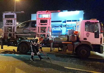 Zeytinburnu D-100 Karayolu'nda feci kaza