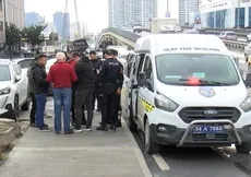 Banka önünde pusu kurdular! Çanta sahibi kurşun yağdırdı