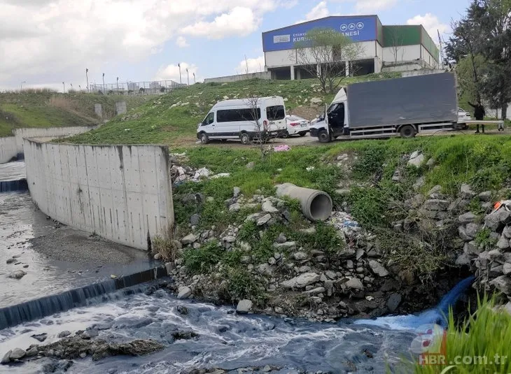 Siyah, mavi, kırmızı... Renk renk kir akıyor! Kötü koku tüm Esenyurt’u sardı