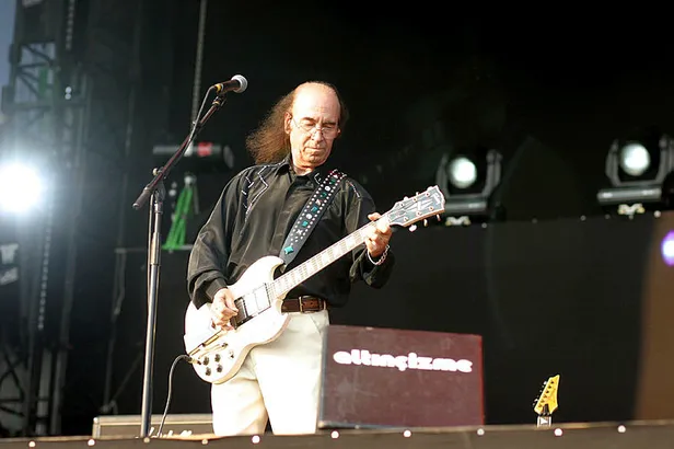 erkin-koray-saglik-durumu-nasil-erkin-koray-kimdir-kac-yasinda-sarkilari-neler-1691415423133.jpg Erkin Koray kimdir, kaç yaşında, şarkıları neler? Erkin Koray öldü mü, neden öldü? - 11