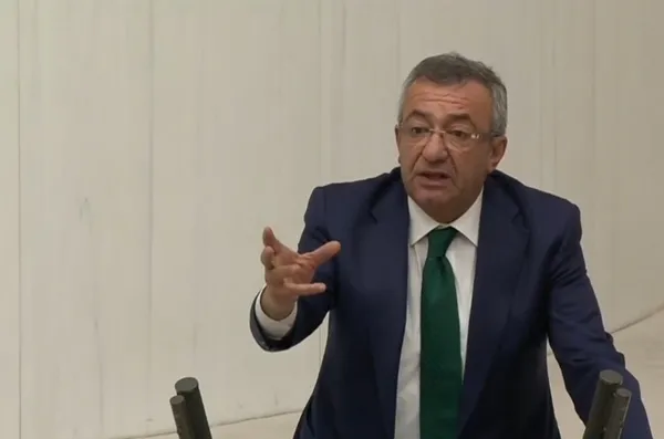 icazet-aldigi-abdden-bir-de-danisman-tutan-chpnin-yaman-celiskisi-iktidari-abdden-emir-almakla-sucladilar-1670440074667.jpg İcazet aldığı ABD'den bir de danışman tutan CHP'nin yaman çelişkisi: İktidarı 'ABD'den emir' almakla suçladılar - 4
