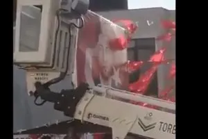 CHPli Torbalı Belediye Başkanı İsmail Uygur, Ömer Halisdemirin resmini kaldırttı!