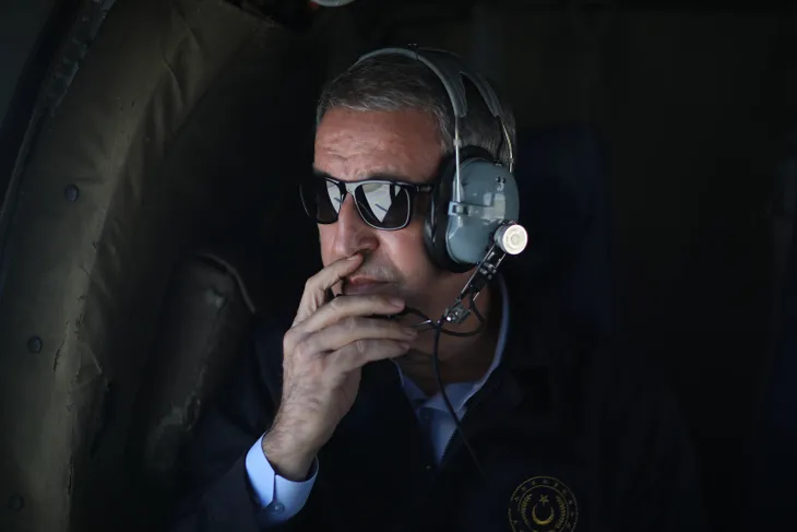 Son dakika: Milli Savunma Bakanı Akar Irak sınırında!