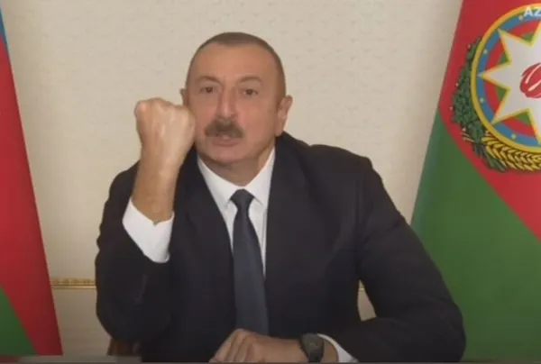 pasinyanin-zor-anlari-ermeniler-konvoyun-onune-kestiler-1606420381661.jpg