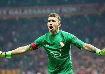 Galatasaray'da Muslera'ya çılgın teklif!