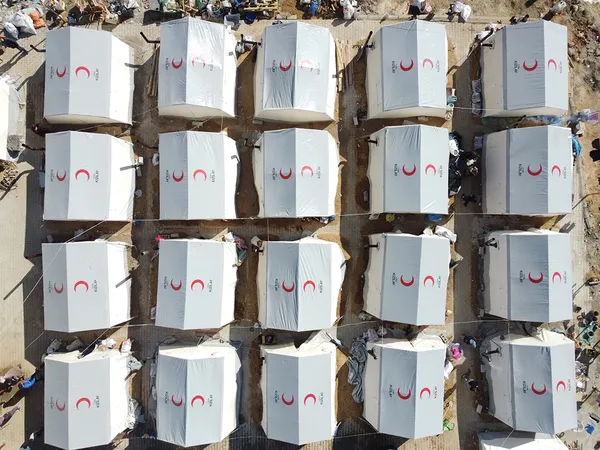 kizilay-asrin-felaketinin-yaralarini-sarmaya-devam-ediyor-48-bin-411-personel-gorev-basinda-1679296547402.jpg Kızılay asrın felaketinin yaralarını sarmaya devam ediyor! 48 bin 411 personel görev başında - 4