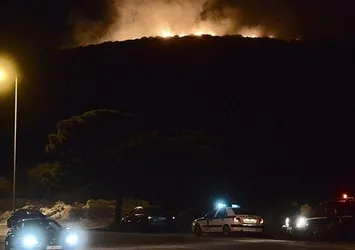 Yunanistan'ın Kalivia bölgesinde büyük yangın