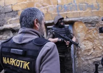 İzmir’de 50 ayrı uyuşturucu operasyonu! Kilolarca uyuşturucu, 25 tutuklama…