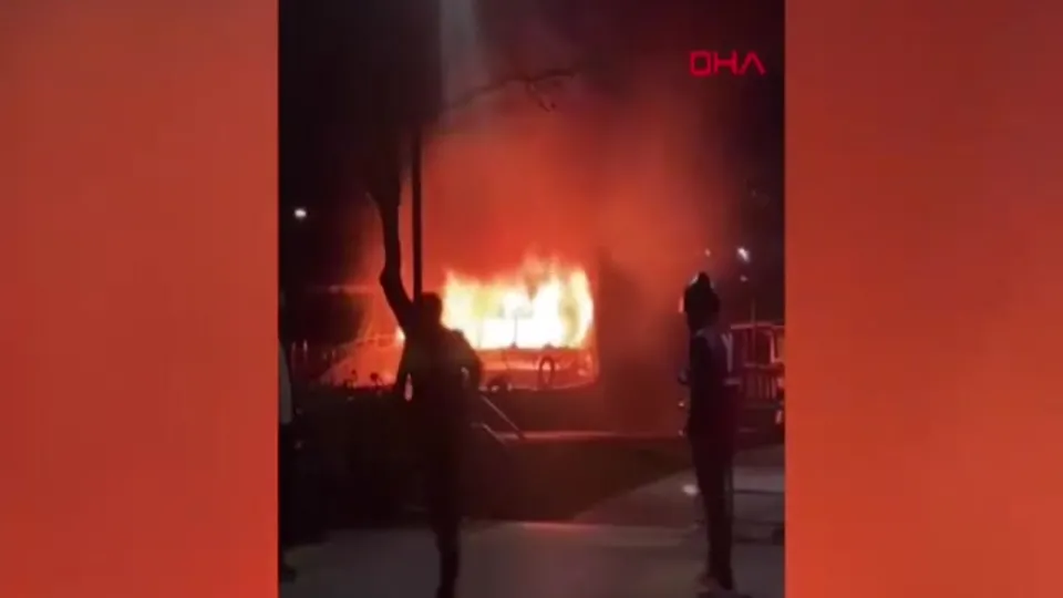 Haliç’te tekne yangını!