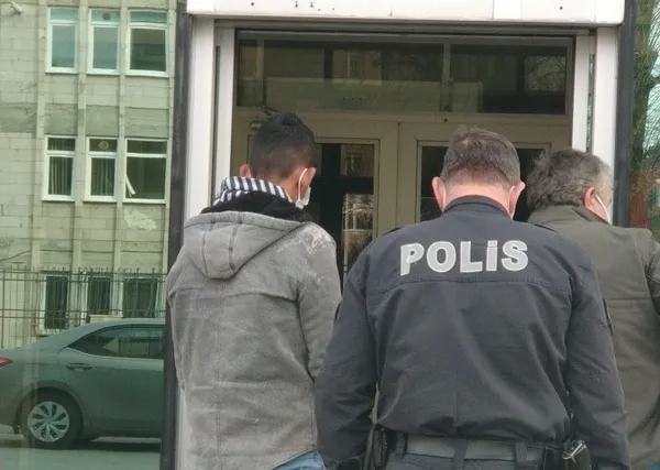 Mendil satma bahanesiyle yaklaşıp gasp yaptılar! - 2