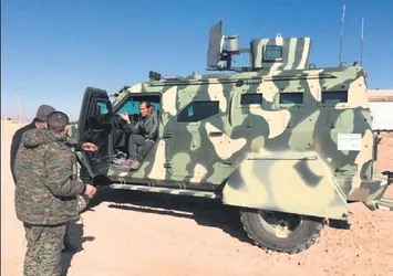 ABD bombalıyor, terör örgütü bayrak dikiyor
