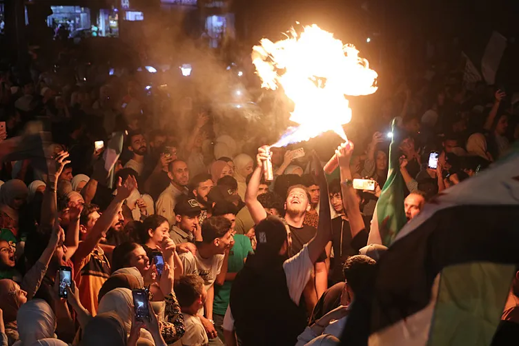 ABD Suriye’ye yaptırımları kaldırdı! Karar sonrası Şam’da coşkulu kutlama