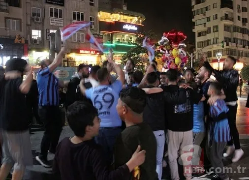 Bordo-mavili takım tarih yazdı! Trabzonsporlular meydanları doldurdu! 38 yıl sonra gelen şampiyonluk sevinci 17