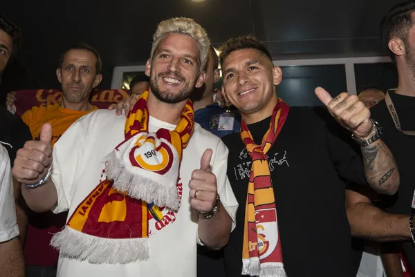 okan-buruktan-mertens-ve-torreira-aciklamasi-testler-yapacagiz-1659908729374.jpg Okan Buruk'tan Mertens ve Torreira açıklaması: Testler yapacağız - 4