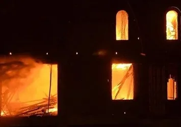 İslam düşmanı İsveç’te alçak provokasyonlara bir yenisi daha eklendi: Bu kez de camii yaktılar!