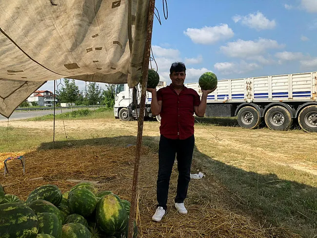 Sakarya’da alıcı ve satıcı tartışınca 23 ton karpuz nakliyecinin elinde kaldı - 1