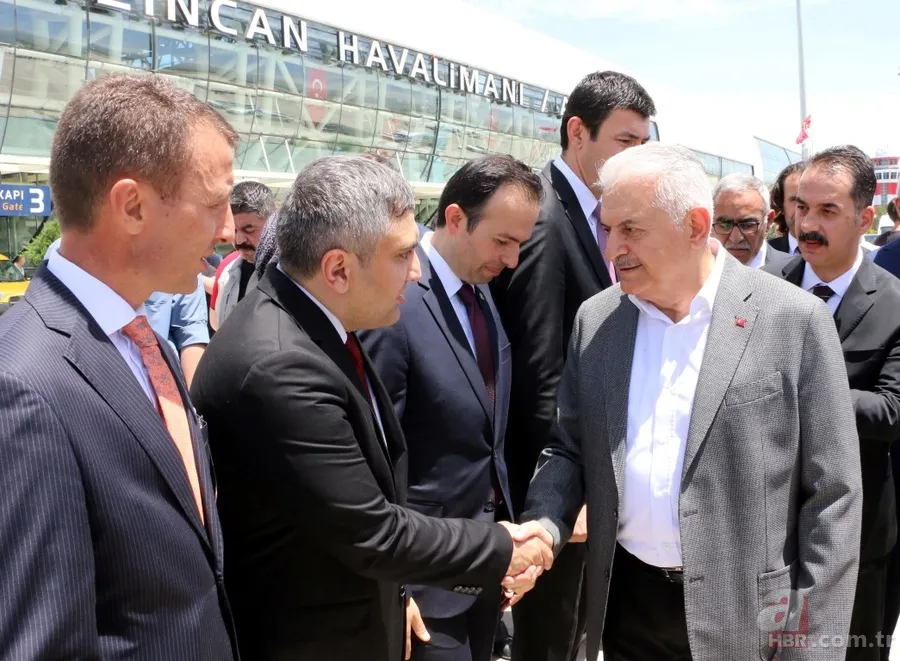 Erzincan'da Binali Yıldırım'a büyük ilgi! Yıldırım'ın yüzlerce hemşehrisiyle tokalaşması 1 saat 8 dakika sürdü 10