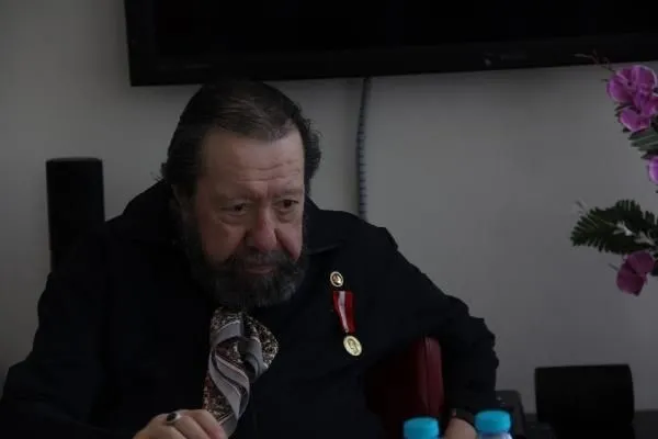 son-dakika-oyuncu-rauf-altintak-vefat-etti-rauf-altintak-kimdir-1659289411032.jpg SON DAKİKA: Oyuncu Rauf Altıntak vefat etti | Rauf Altıntak kimdir? - 2