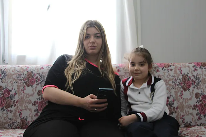 Kolunu kaybeden depremzedenin yeni yıl isteği: Kızımın saçlarını tarayabilmek için... - 1