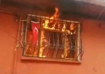 Bursa'daki yangında bir ev kül oldu! Türk bayrağı alev topundan zarar görmedi