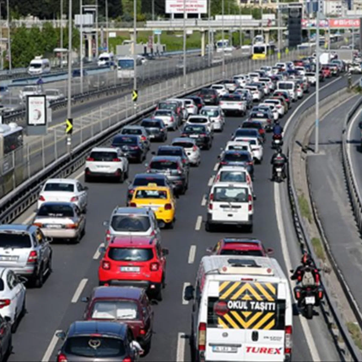 Telefon tutucu ve araç içi aksesuar düzenlemesi: Trafikte yeni dönem başladı