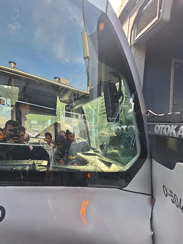 15-temmuz-sehitler-koprusunde-metrobus-kazasi-3-yarali-1726932806158.jpg
