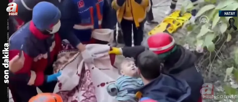 Deprem felaketinden saatler sonra yeni mucizeler! Annenin sözleri yürekleri dağladı! Duvardaki o yazı... 3