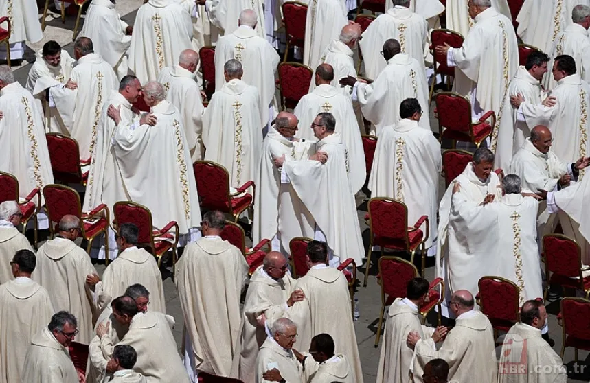 Papa gitti, koltuk savaşı kızıştı! Papalık yarışında ayak oyunları: Lobicilik hız kazandı 3
