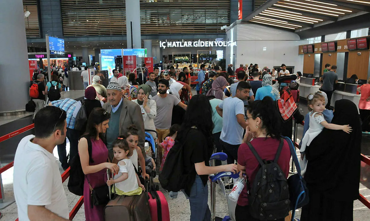 İstanbul Havalimanı'nda seçim yoğunluğu